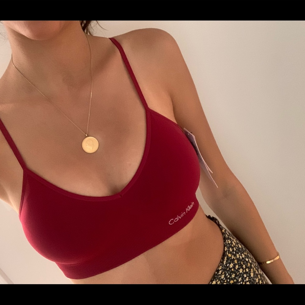 🧜🏻CALVIN KLIEN red SPORTs BRa🧜🏻